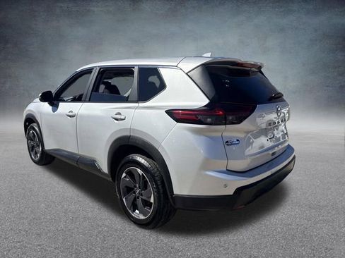 Used 2024 Nissan Rogue SV image 11