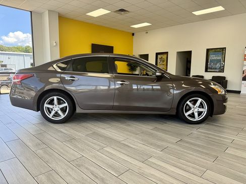 Used 2013 Nissan Altima 2.5 SV w/ 2.5SV Convenience Pkg FWD image 5