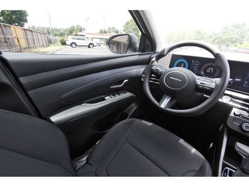 Certified 2026 Hyundai Tucson SE FWD image 9