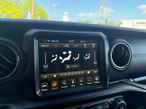 Used 2023 Jeep Wrangler Unlimited Sahara AWD/4WD image 39