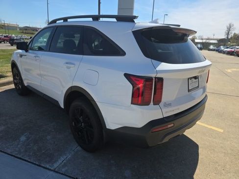 Certified 2023 Kia Sorento S image 5