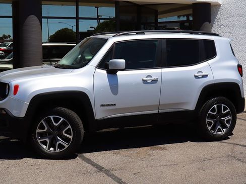 Used 2017 Jeep Renegade Latitude w/ Safety & Security Group (ALP) AWD/4WD image 4