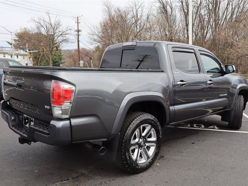 Used 2018 Toyota Tacoma Limited AWD/4WD image 3