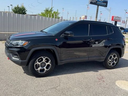 Used 2022 Jeep Compass Trailhawk w/ Sun and Sound Group AWD/4WD image 3