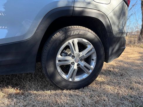 Used 2024 GMC Terrain SLE FWD image 10