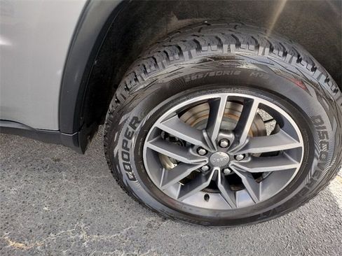 Used 2017 Jeep Grand Cherokee Limited image 13