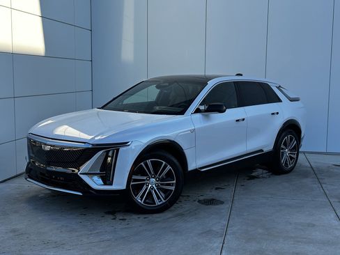 New 2025 Cadillac Lyriq Luxury image 2