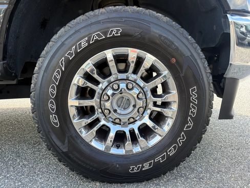 Used 2021 Ford F250 XLT w/ XLT Premium Package AWD/4WD image 36