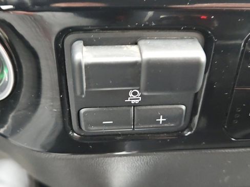 Used 2025 GMC Sierra 1500 Elevation image 31