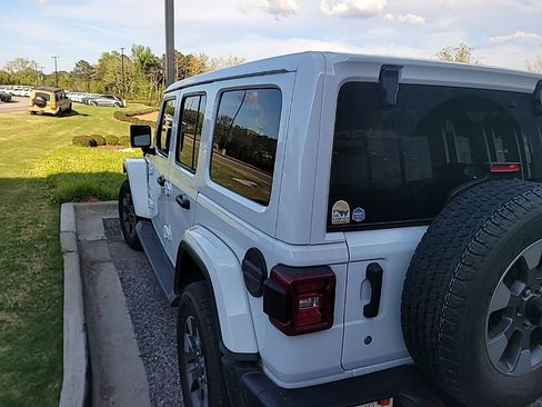 Used 2018 Jeep Wrangler Unlimited Sahara image 7