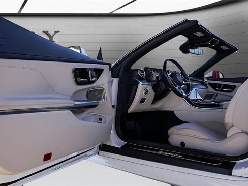 Used 2024 Mercedes-Benz CLE 300 4MATIC Cabriolet image 31