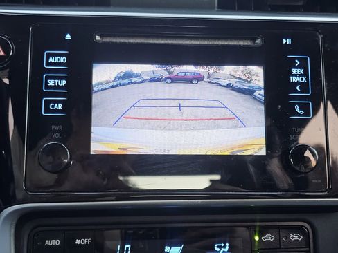 Used 2018 Toyota Corolla LE image 16