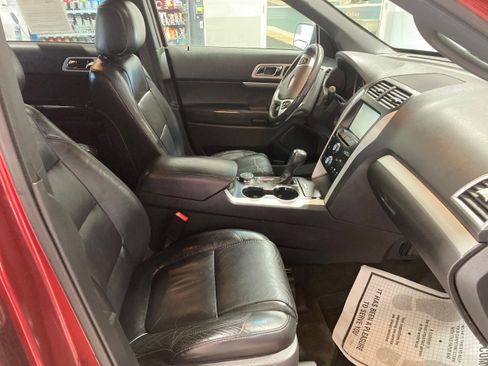 Used 2014 Ford Explorer XLT w/ Equipment Group 202A AWD/4WD image 4