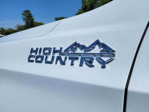 New 2026 Chevrolet Suburban High Country RWD image 14