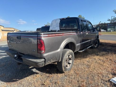 Used 2004 Ford F350 XL image 3