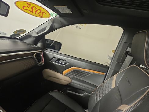 Used 2025 GMC Canyon Denali w/ LPO, Denali Black Edition image 25