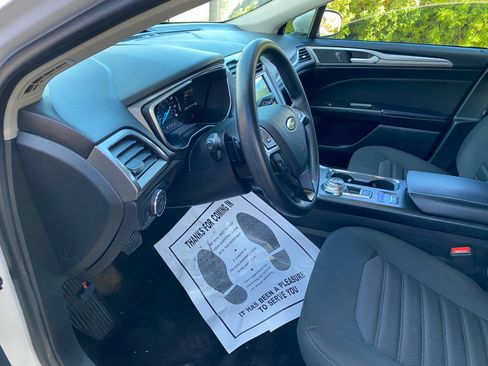 Used 2019 Ford Fusion SE image 27