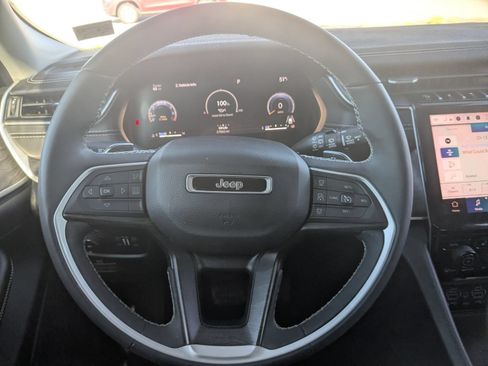 Used 2023 Jeep Grand Cherokee Limited w/ Luxury Tech Group II AWD/4WD image 19
