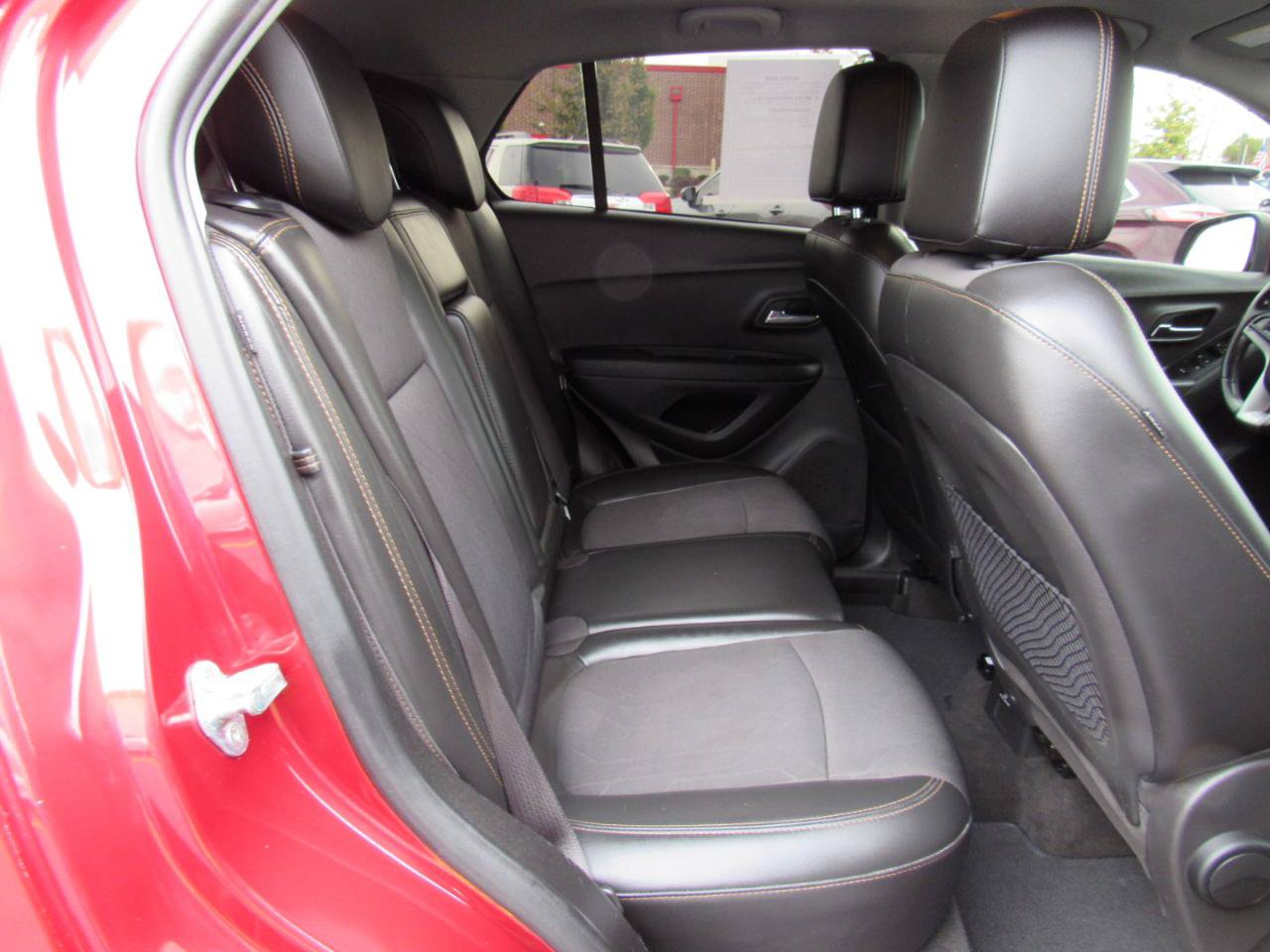 Used 2020 Chevrolet Trax LT w/ LT Convenience Package AWD/4WD image 30