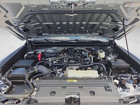 Certified 2025 Toyota Tacoma SR5 AWD/4WD image 21