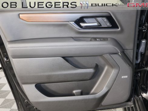 Used 2026 GMC Yukon XL Denali w/ Denali Reserve Package AWD/4WD image 10