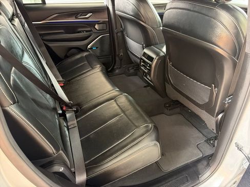 Used 2023 Jeep Grand Cherokee Overland AWD/4WD image 33
