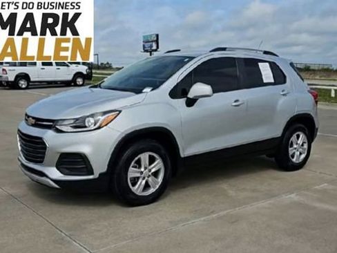 Used 2022 Chevrolet Trax LT w/ Driver Confidence Package AWD/4WD image 4