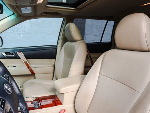 Used 2012 Toyota Highlander Limited w/ Tow Pkg AWD/4WD image 13