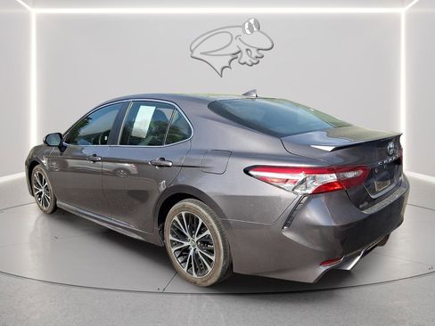 Used 2020 Toyota Camry SE w/ Convenience Package image 2