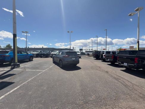 Used 2025 Nissan Rogue SV AWD/4WD image 15