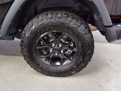 Used 2024 Jeep Wrangler Unlimited AWD/4WD image 35
