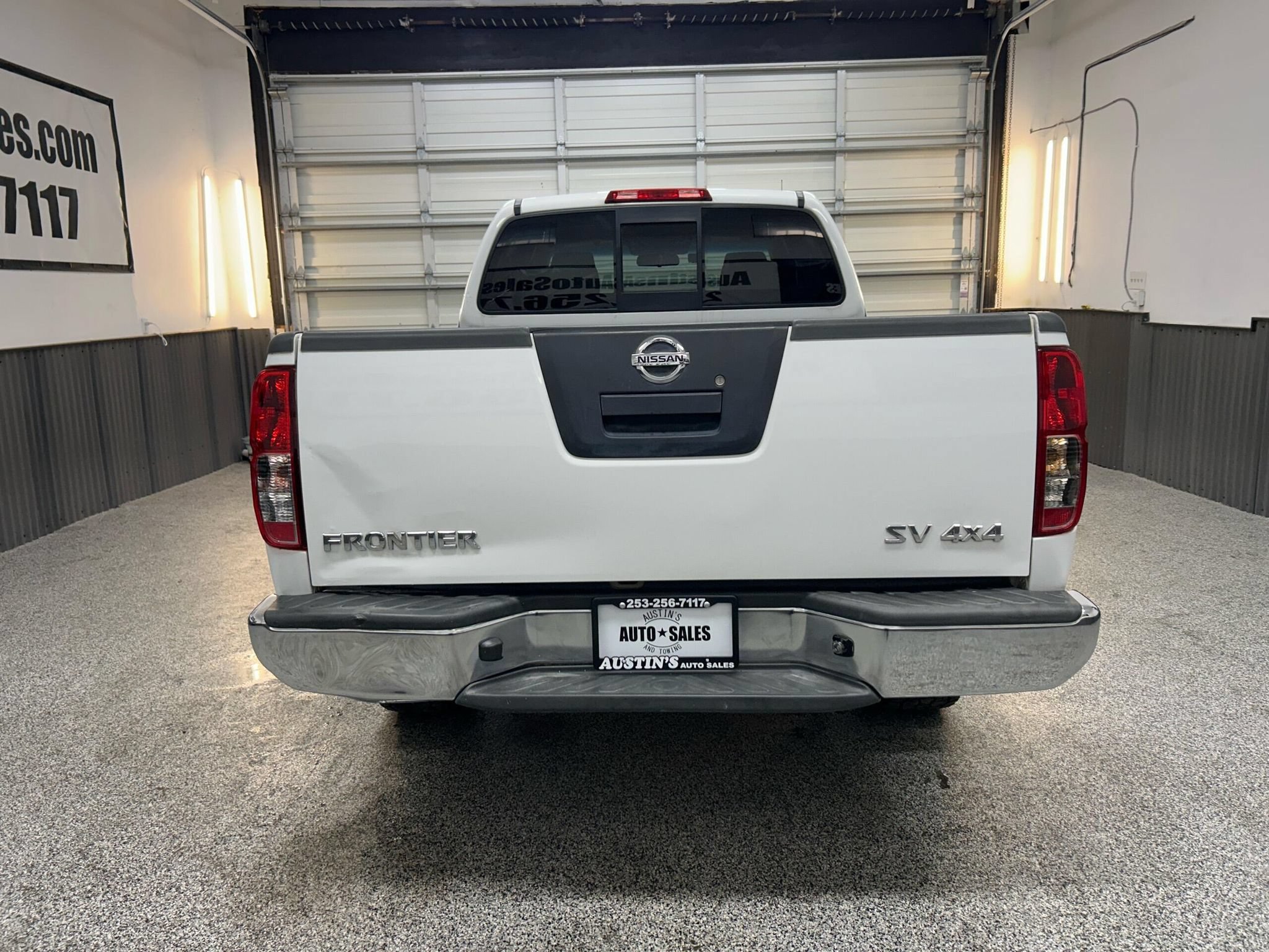 Used 2012 Nissan Frontier SV AWD/4WD image 5