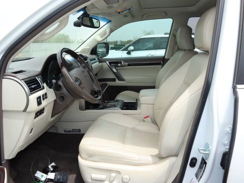 Used 2019 Lexus GX 460 Luxury AWD/4WD image 9