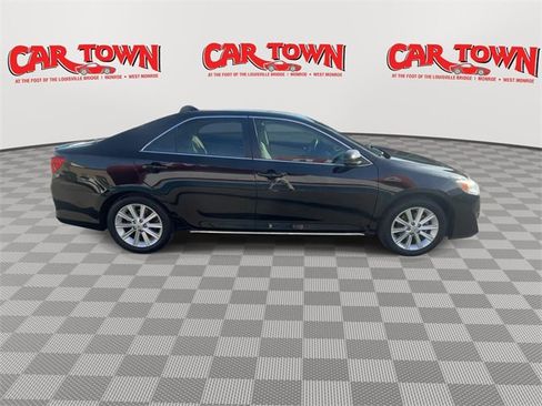 Used 2012 Toyota Camry image 9