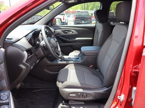 Used 2023 Chevrolet Traverse LT w/ Midnight/Sport Edition FWD image 4