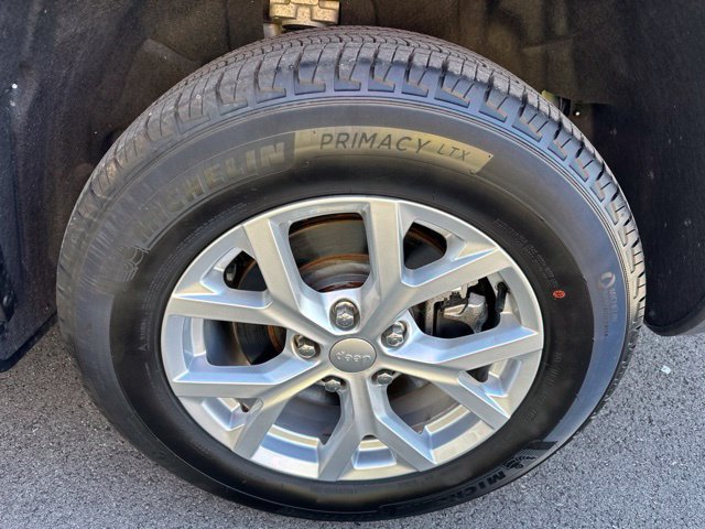 Used 2023 Jeep Grand Cherokee L Limited AWD/4WD image 32