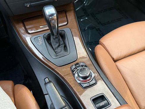 Used 2009 BMW 335i Convertible image 28