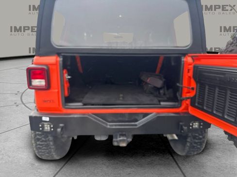 Used 2018 Jeep Wrangler Unlimited Sport S AWD/4WD image 17