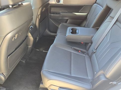 Used 2025 Hyundai Santa Fe SEL FWD image 12