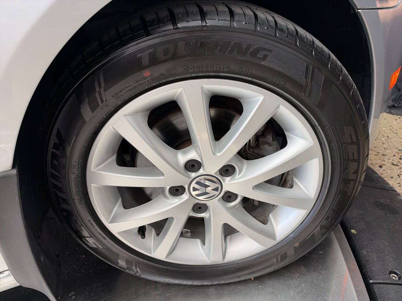 Used 2014 Volkswagen Jetta SE FWD image 32