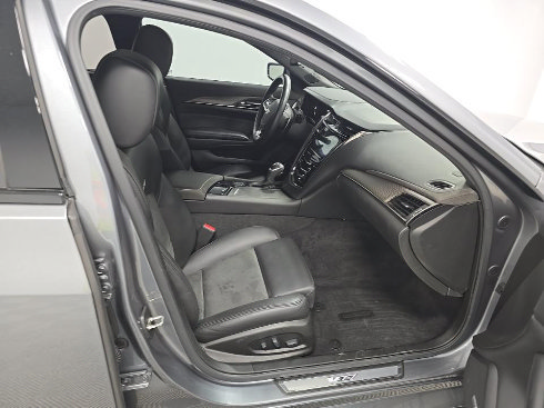 Used 2019 Cadillac CTS V w/ Luxury Package RWD image 7