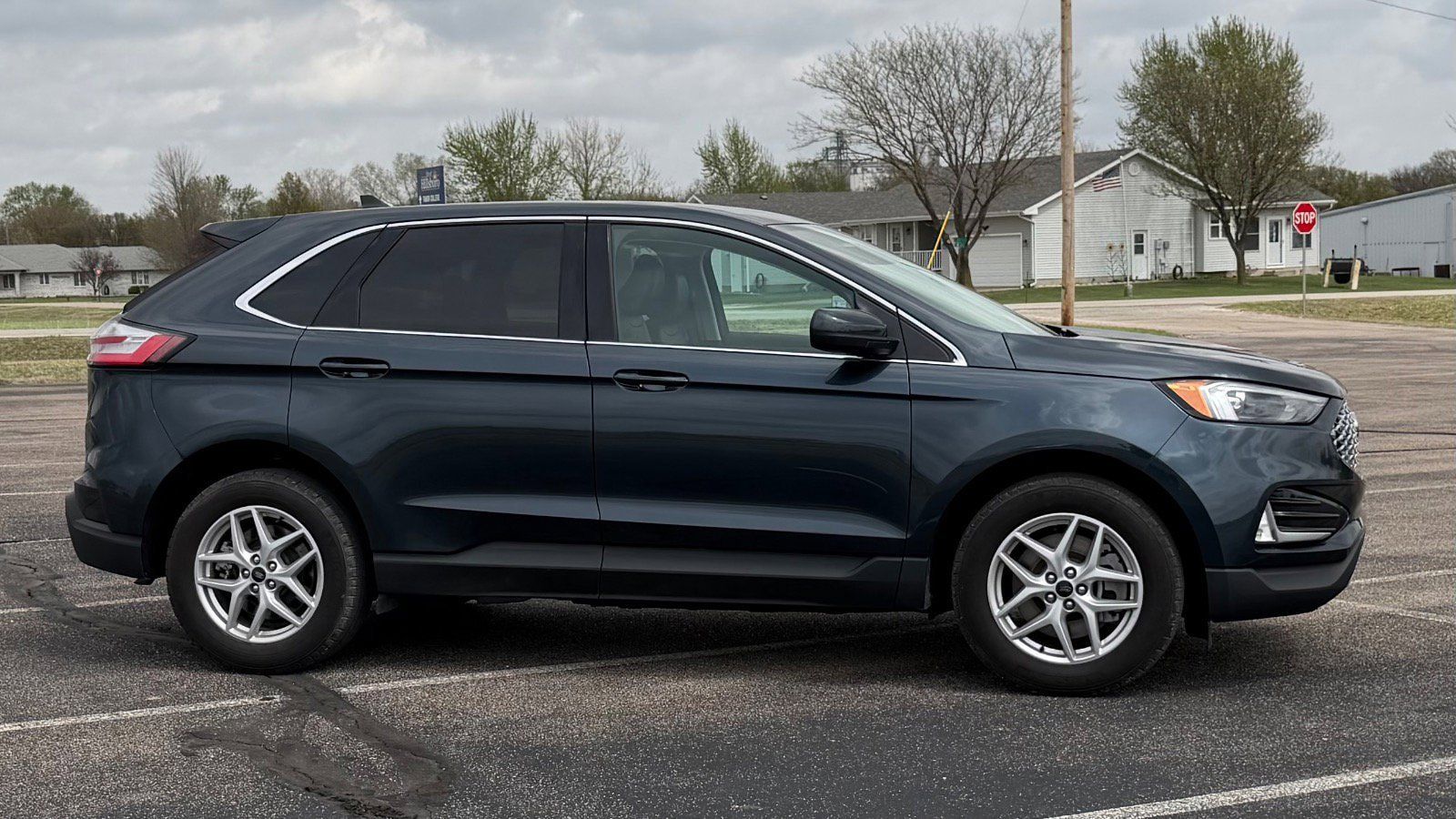 Certified 2024 Ford Edge SEL w/ Convenience Package AWD/4WD image 2