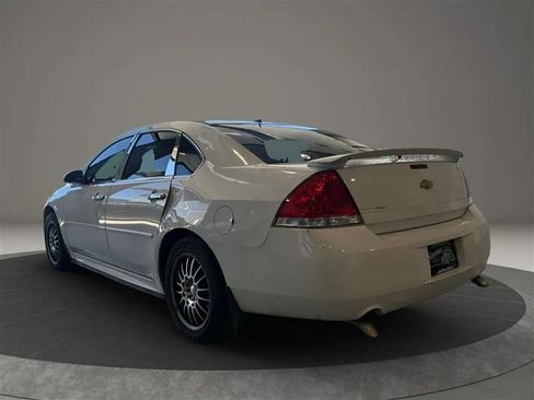 Used 2016 Chevrolet Impala LT w/ LT Sunroof Package FWD image 3