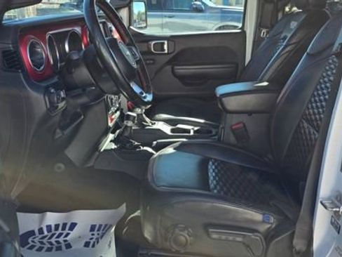 Used 2021 Jeep Gladiator Rubicon AWD/4WD image 9