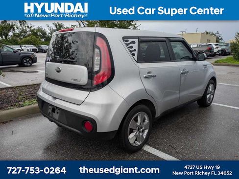 Used 2018 Kia Soul FWD image 2