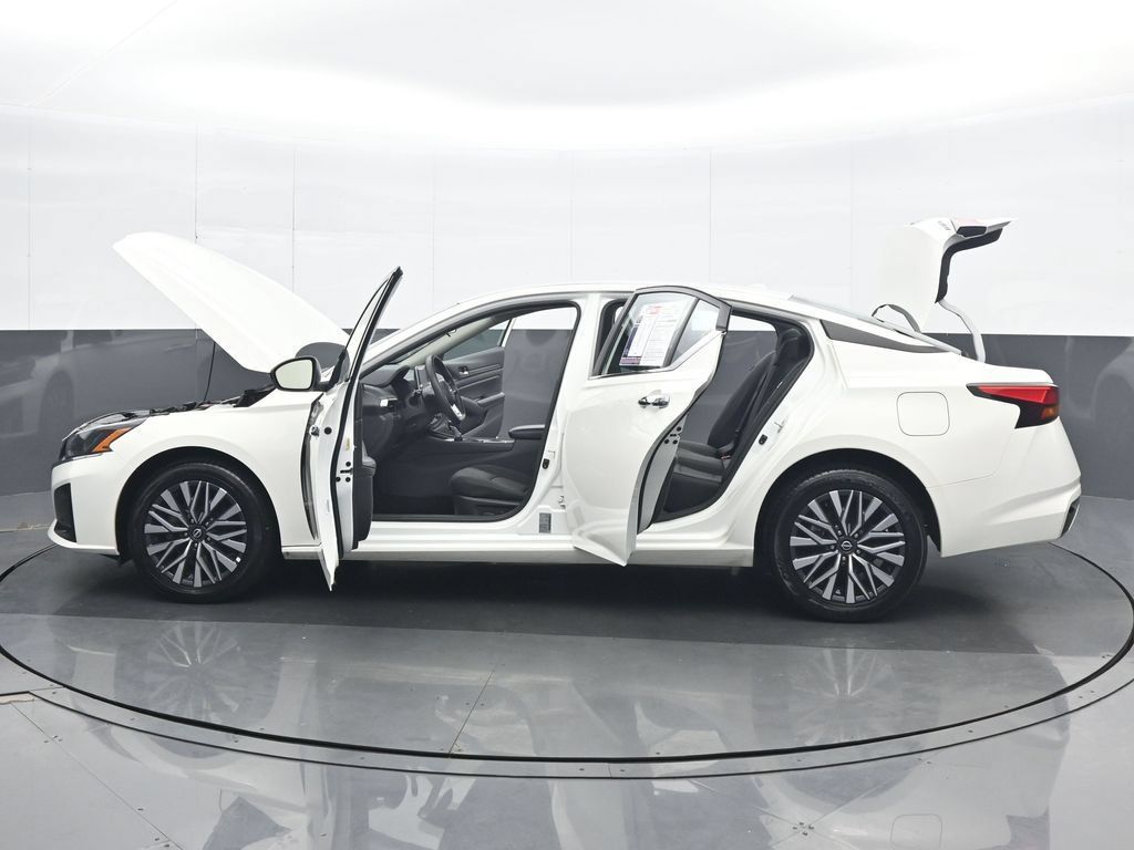 Used 2025 Nissan Altima 2.5 SV AWD/4WD image 37
