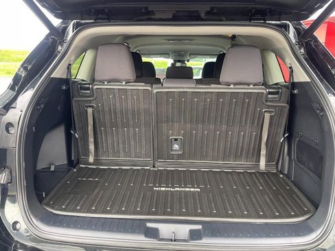 Used 2021 Toyota Highlander LE AWD/4WD image 13