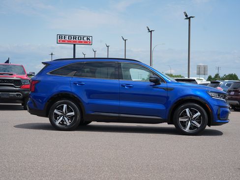 Used 2021 Kia Sorento S w/ Panoramic Sunroof Package FWD image 2
