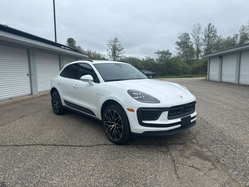 Certified 2026 Porsche Macan AWD/4WD image 6
