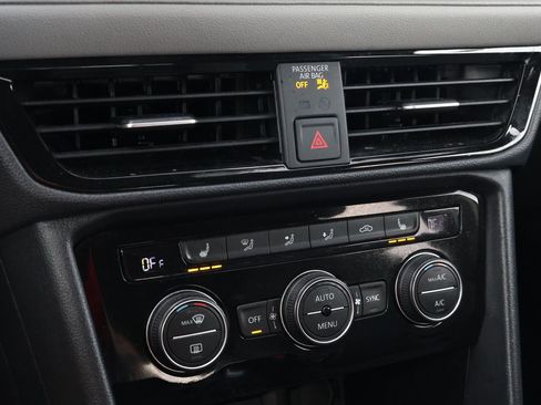 Used 2024 Volkswagen Taos SE image 22